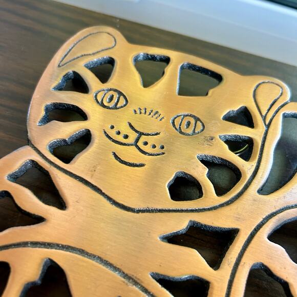Vintage 1996 Cast Iron Cat Trivet – Copper Finish Metal Kitchen Décor - Picture 2 of 8